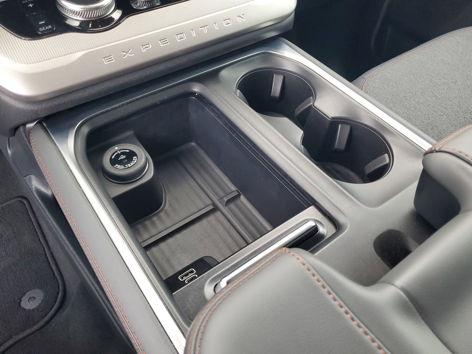 Certified 2025 Ford Expedition Active image 29