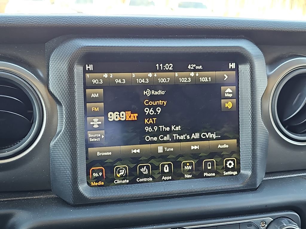 Used 2023 Jeep Wrangler Unlimited w/ Cold Weather Group image 27