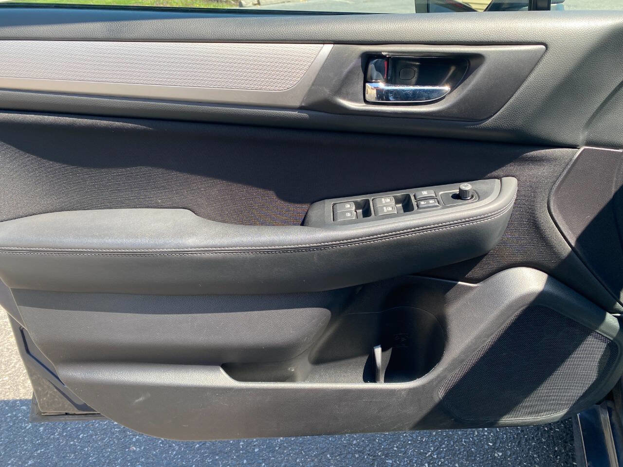 Used 2017 Subaru Legacy 2.5i Premium image 11