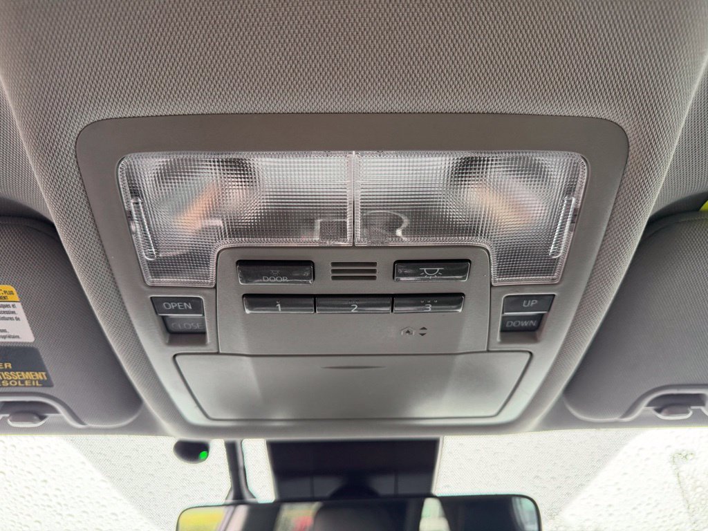 Used 2019 Toyota Highlander XLE AWD/4WD image 28