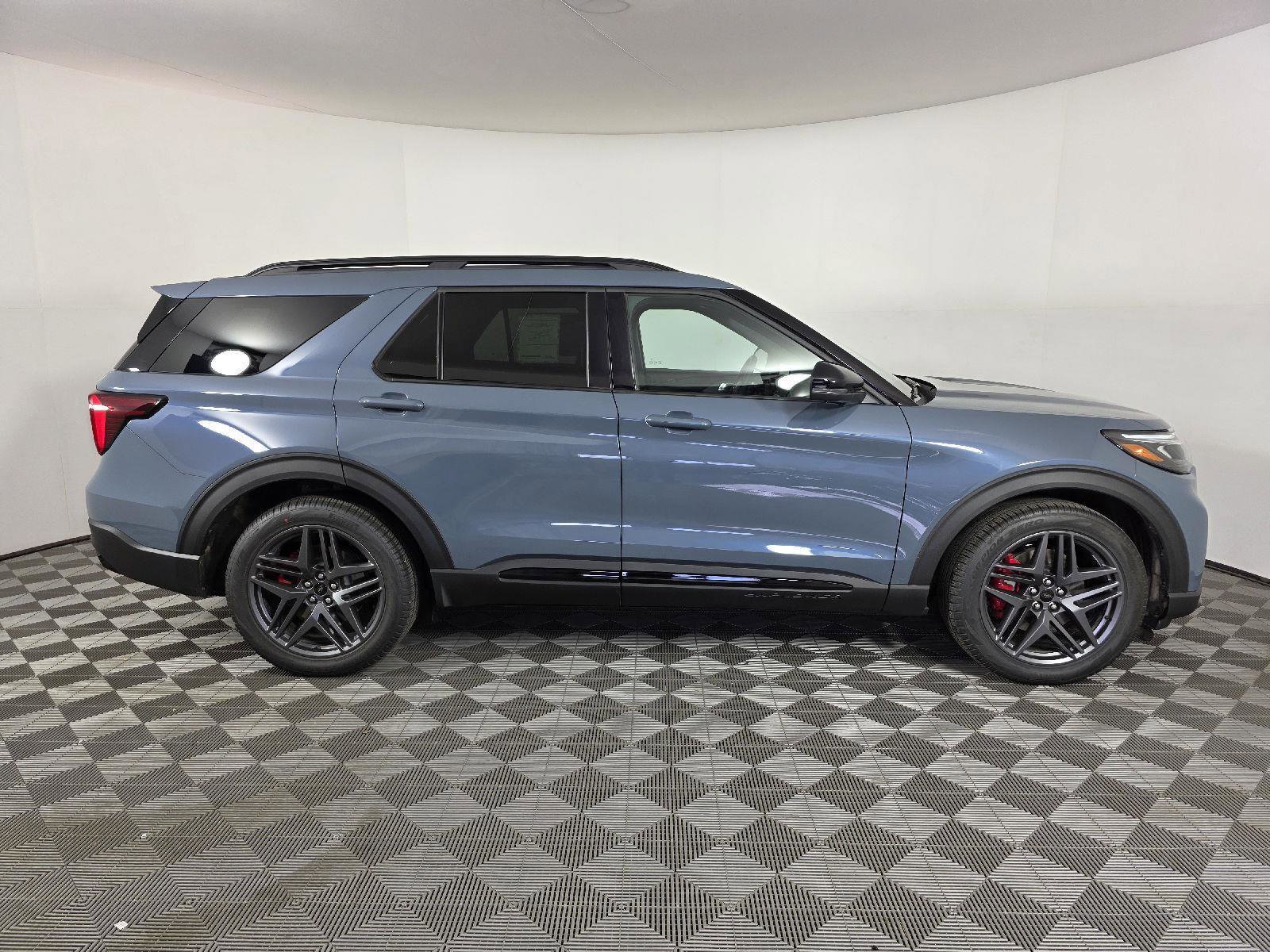 Used 2025 Ford Explorer ST w/ Sun And Sound Package AWD/4WD image 9