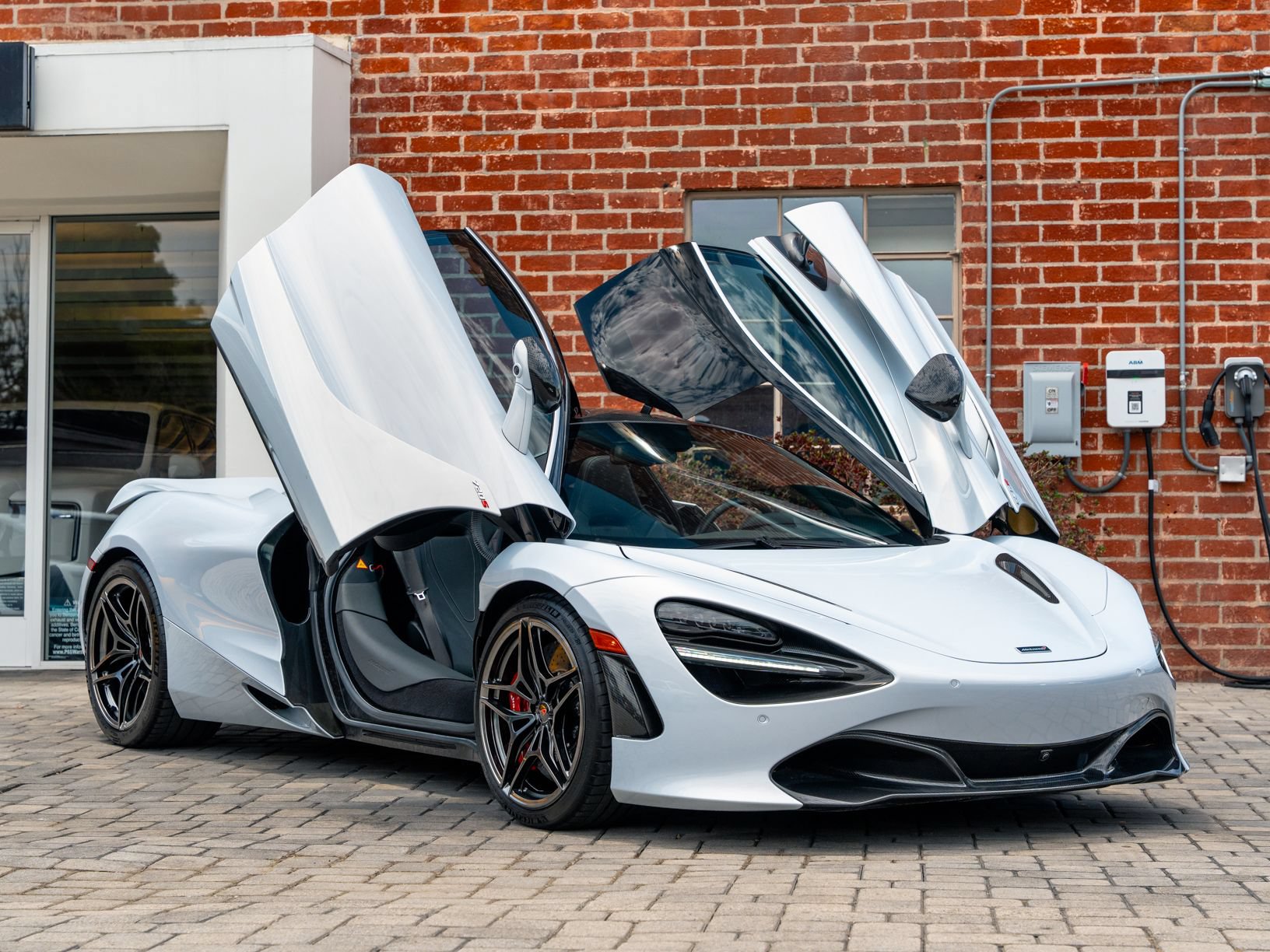 Used 2018 McLaren 720S Luxury RWD image 31