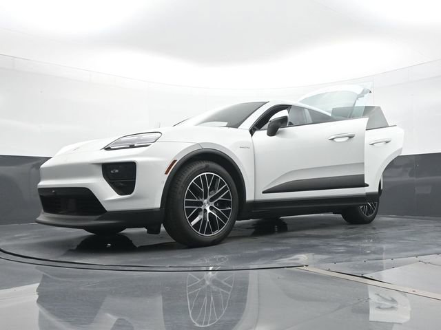 Certified 2025 Porsche Macan Electric RWD image 30