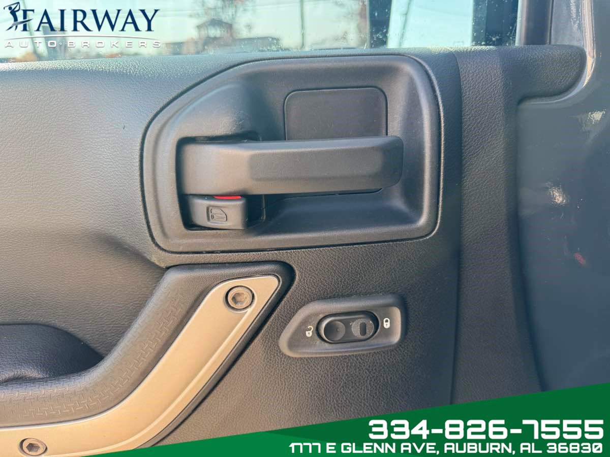 Used 2016 Jeep Wrangler Unlimited Sahara w/ Max Tow Package image 14