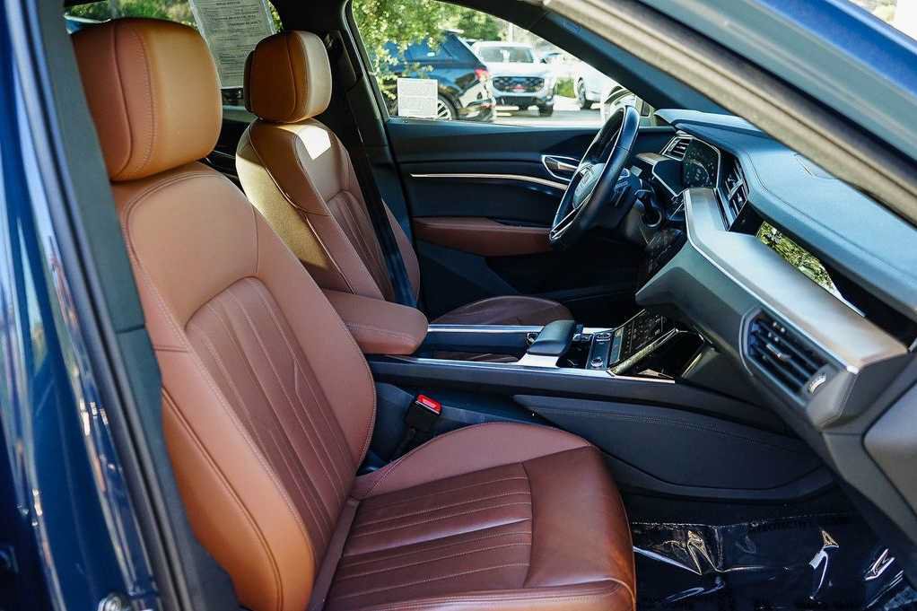 Used 2024 Audi Q8 e-tron Premium AWD/4WD image 17