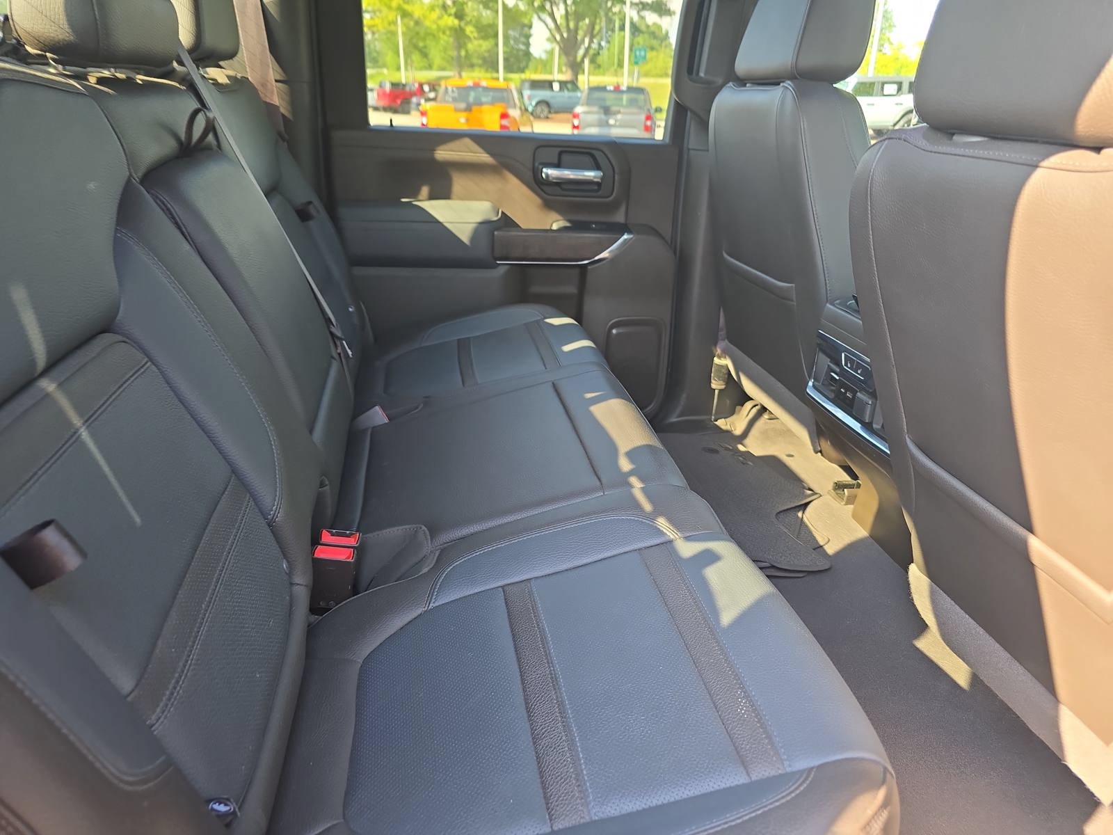 Used 2022 GMC Sierra 2500 Denali w/ Denali Ultimate Package AWD/4WD image 12