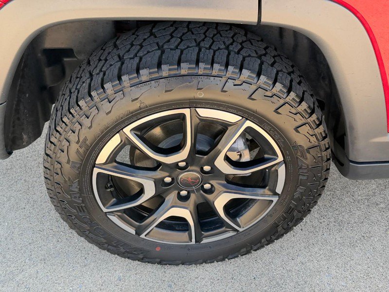 Used 2025 Jeep Compass Trailhawk AWD/4WD image 10