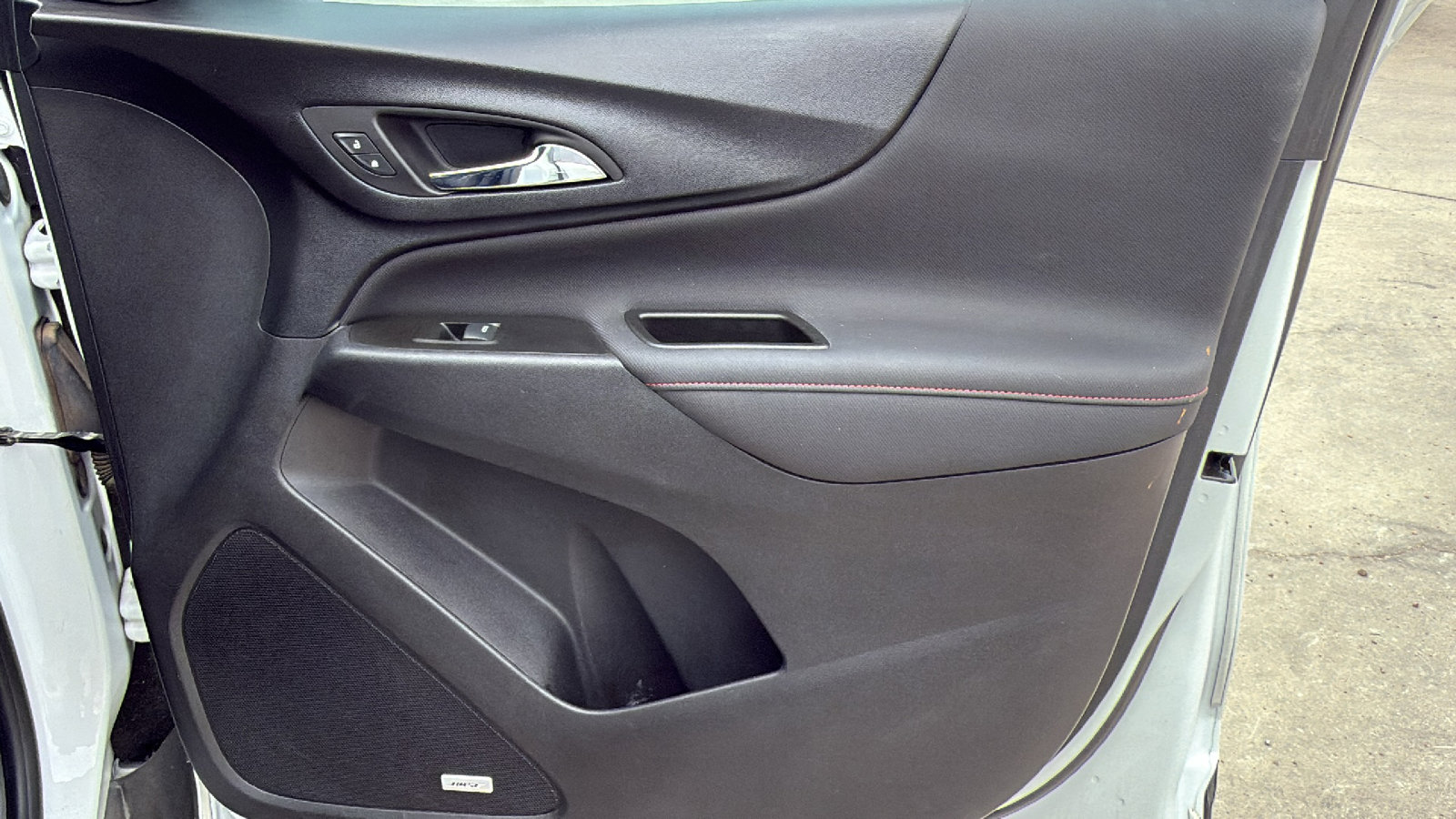 Used 2022 Chevrolet Equinox RS w/ RS Leather Package image 30