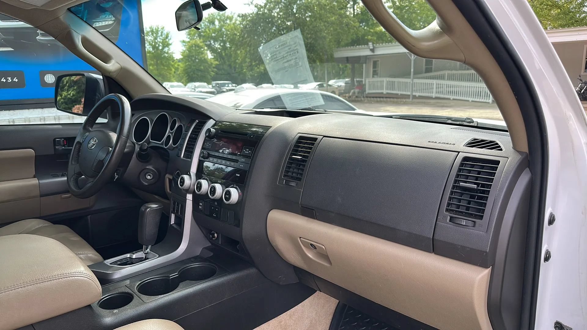 Used 2011 Toyota Sequoia SR5 AWD/4WD image 24