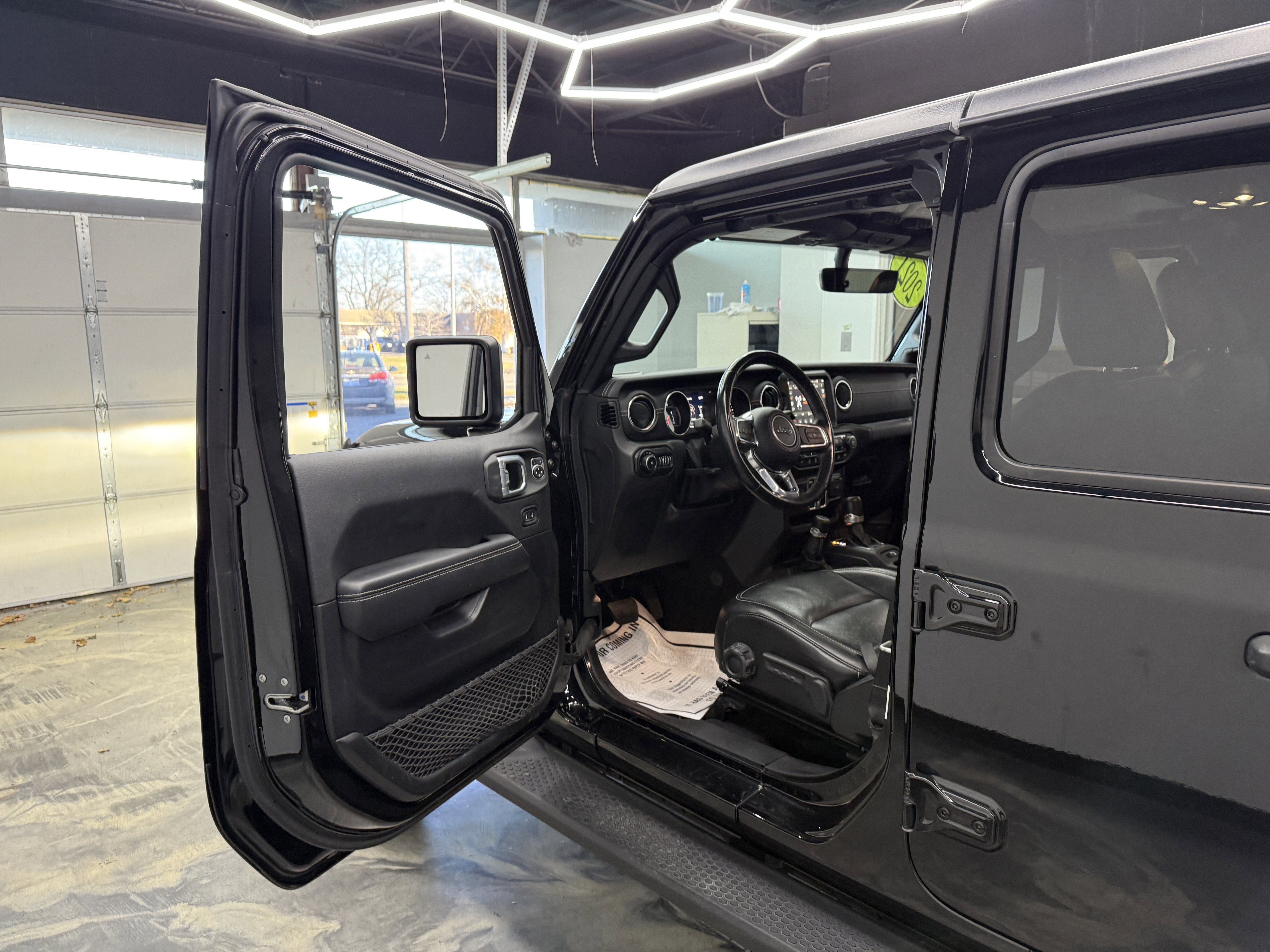 Used 2021 Jeep Wrangler Unlimited Sahara image 10