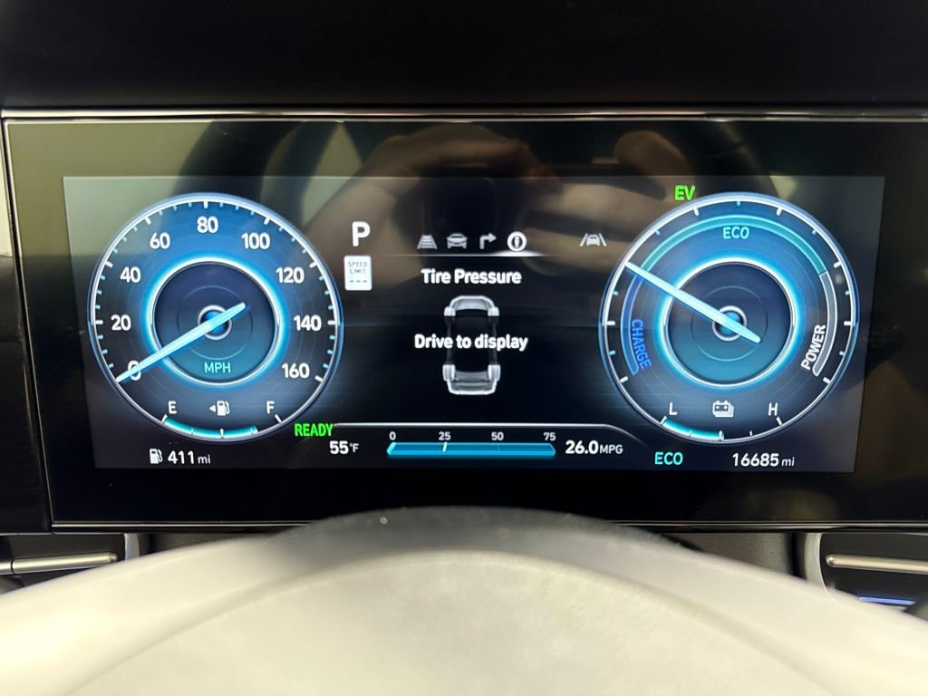 Certified 2025 Hyundai Elantra Limited image 16