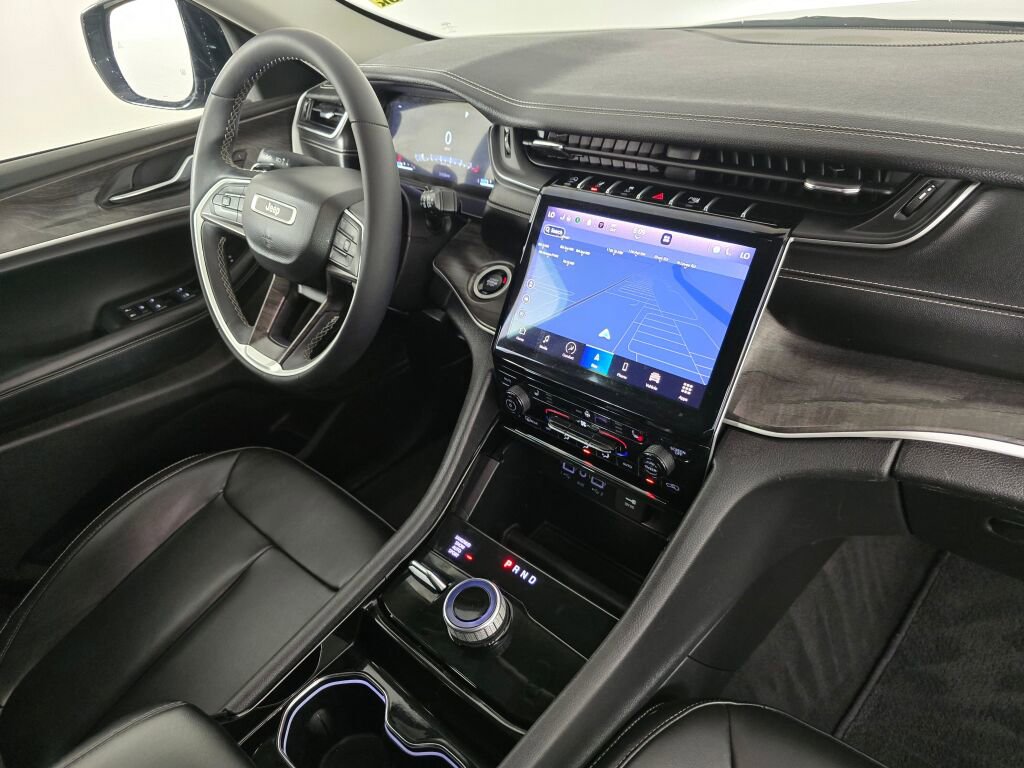 Used 2023 Jeep Grand Cherokee Limited w/ Black Appearance Package image 42