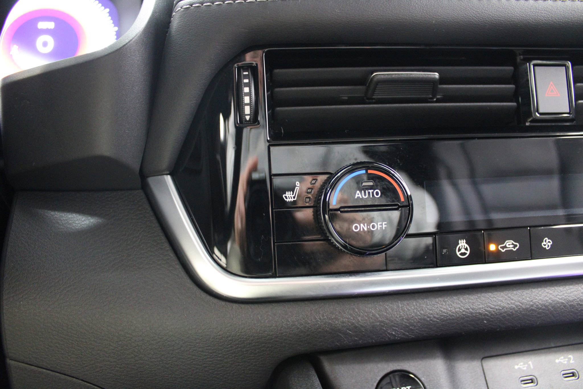 Used 2024 Nissan Rogue SL image 37