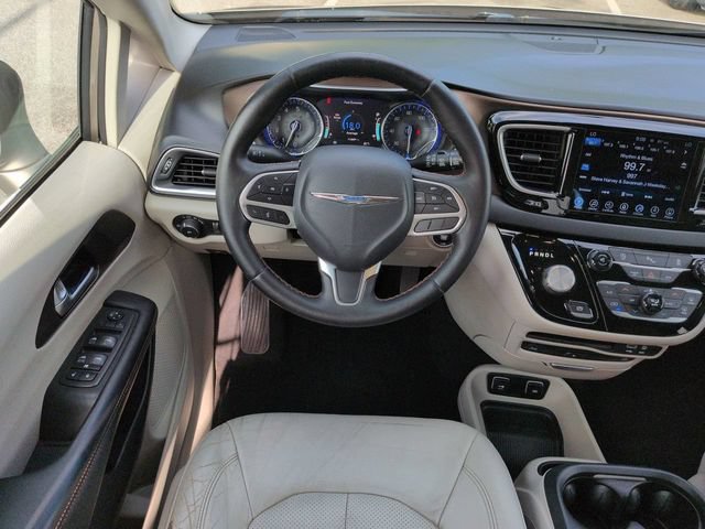 Used 2017 Chrysler Pacifica Touring-L Plus w/ Tire & Wheel Group FWD image 16