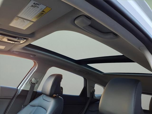 Used 2025 Kia Sportage SX image 12