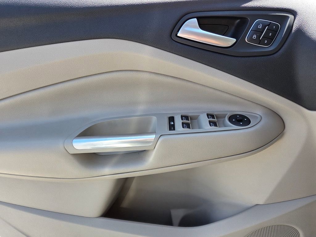 Used 2018 Ford Escape Titanium w/ Ford Safe & Smart Package image 31
