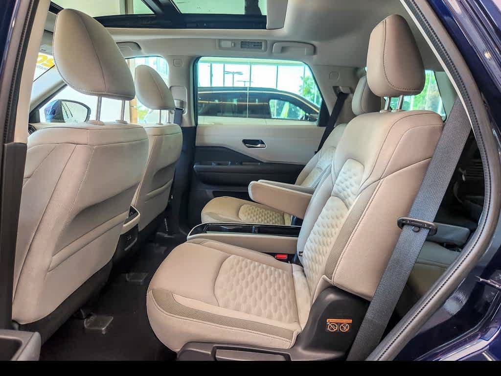 Used 2022 Nissan Pathfinder SV w/ SV Premium Package AWD/4WD image 13