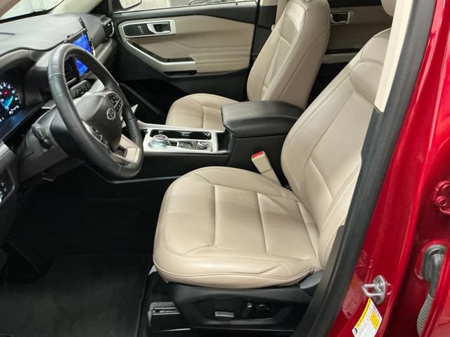 Used 2023 Ford Explorer XLT w/ Equipment Group 202A AWD/4WD image 14