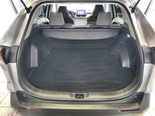 Used 2024 Toyota RAV4 XLE FWD image 23