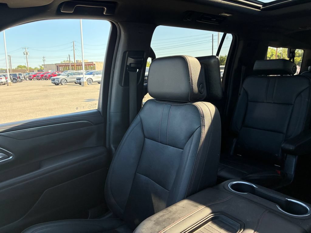 Used 2022 Chevrolet Suburban RST w/ Luxury Package AWD/4WD image 30