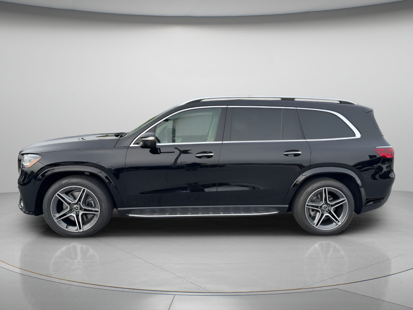 Certified 2026 Mercedes-Benz GLS 450 4MATIC image 2