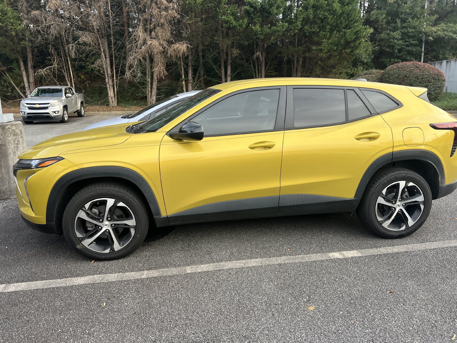 Used 2024 Chevrolet Trax RS FWD image 2