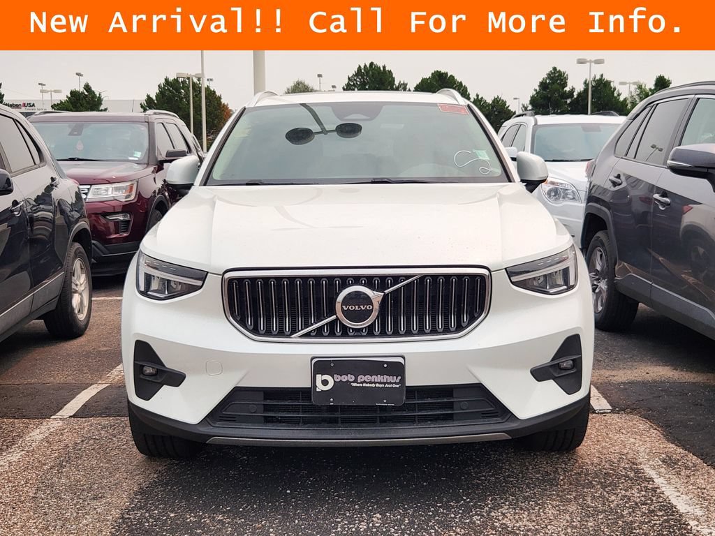 Used 2023 Volvo XC40 B5 Plus w/ Protection Package Premier AWD/4WD image 3