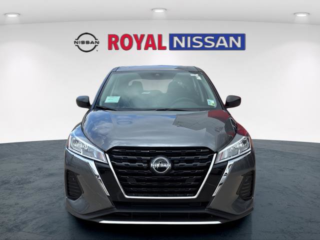 Used 2025 Nissan Kicks Play S image 2