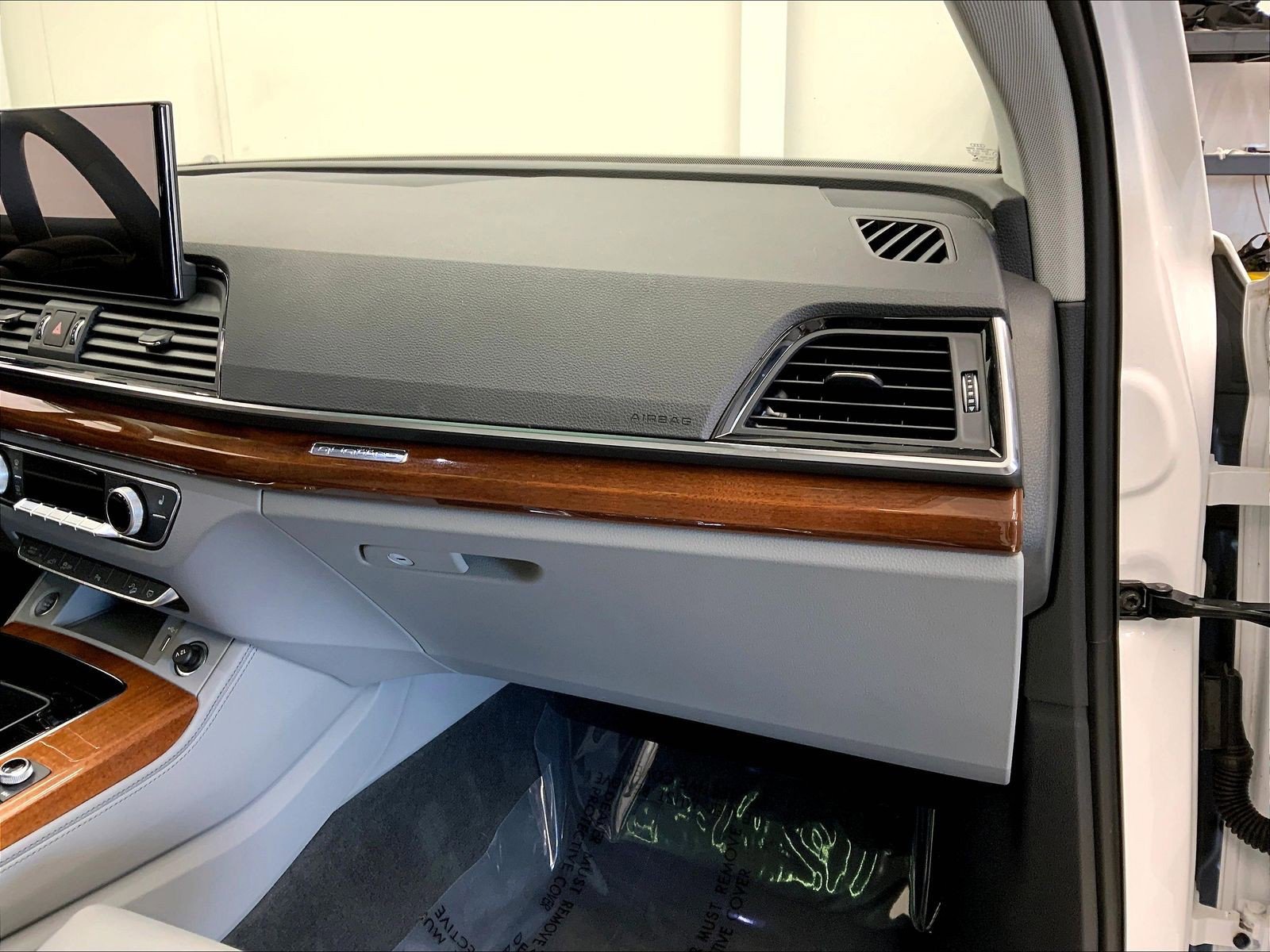 Certified 2022 Audi Q5 e Premium Plus w/ Premium Plus Package AWD/4WD image 15