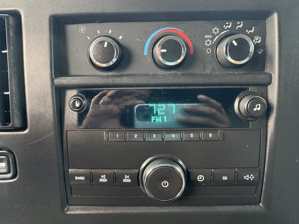 Used 2014 Chevrolet Express 1500 RWD image 15