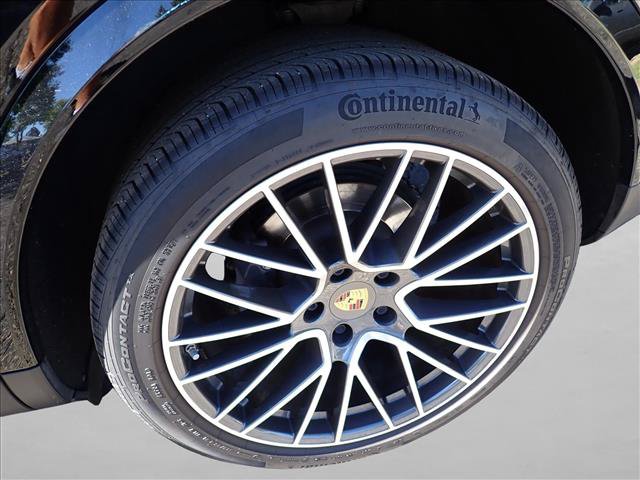 Used 2022 Porsche Cayenne Coupe AWD/4WD image 7