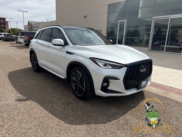 Used 2018 INFINITI Q50 Luxe w/ Cargo Package (L95) RWD image 3