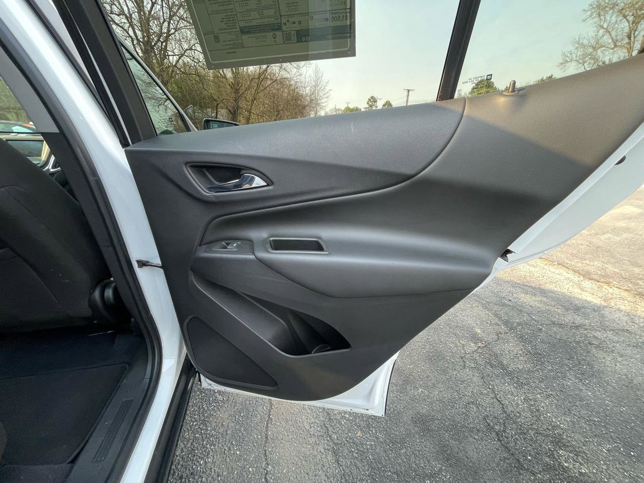 Used 2021 Chevrolet Equinox LT image 23