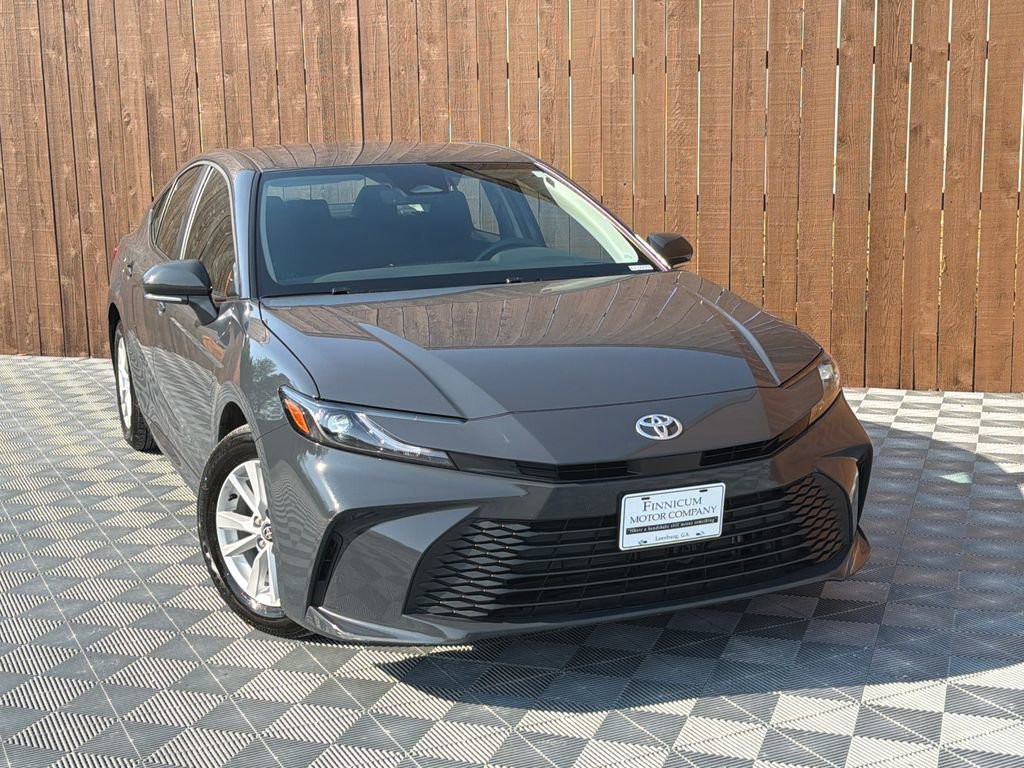 Used 2025 Toyota Camry LE w/ Convenience Package image 10