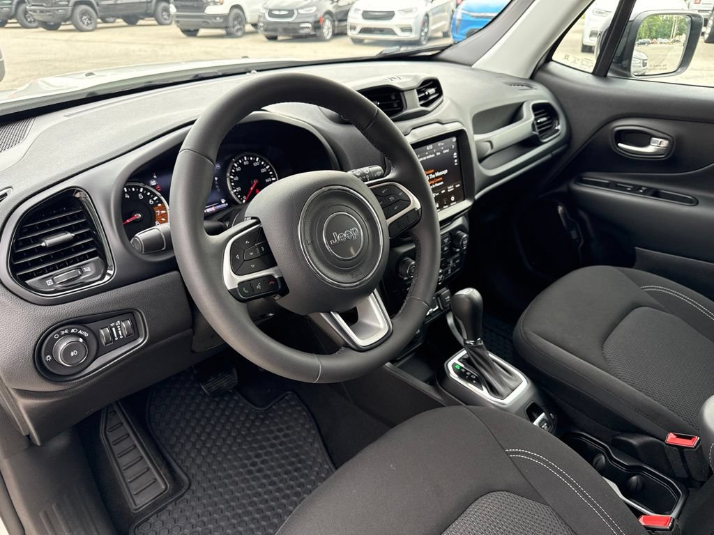 Used 2023 Jeep Renegade Altitude AWD/4WD image 2