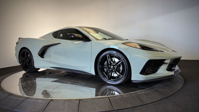 Used 2024 Chevrolet Corvette Stingray Premium Cpe w/ Z51 Performance Package RWD image 18