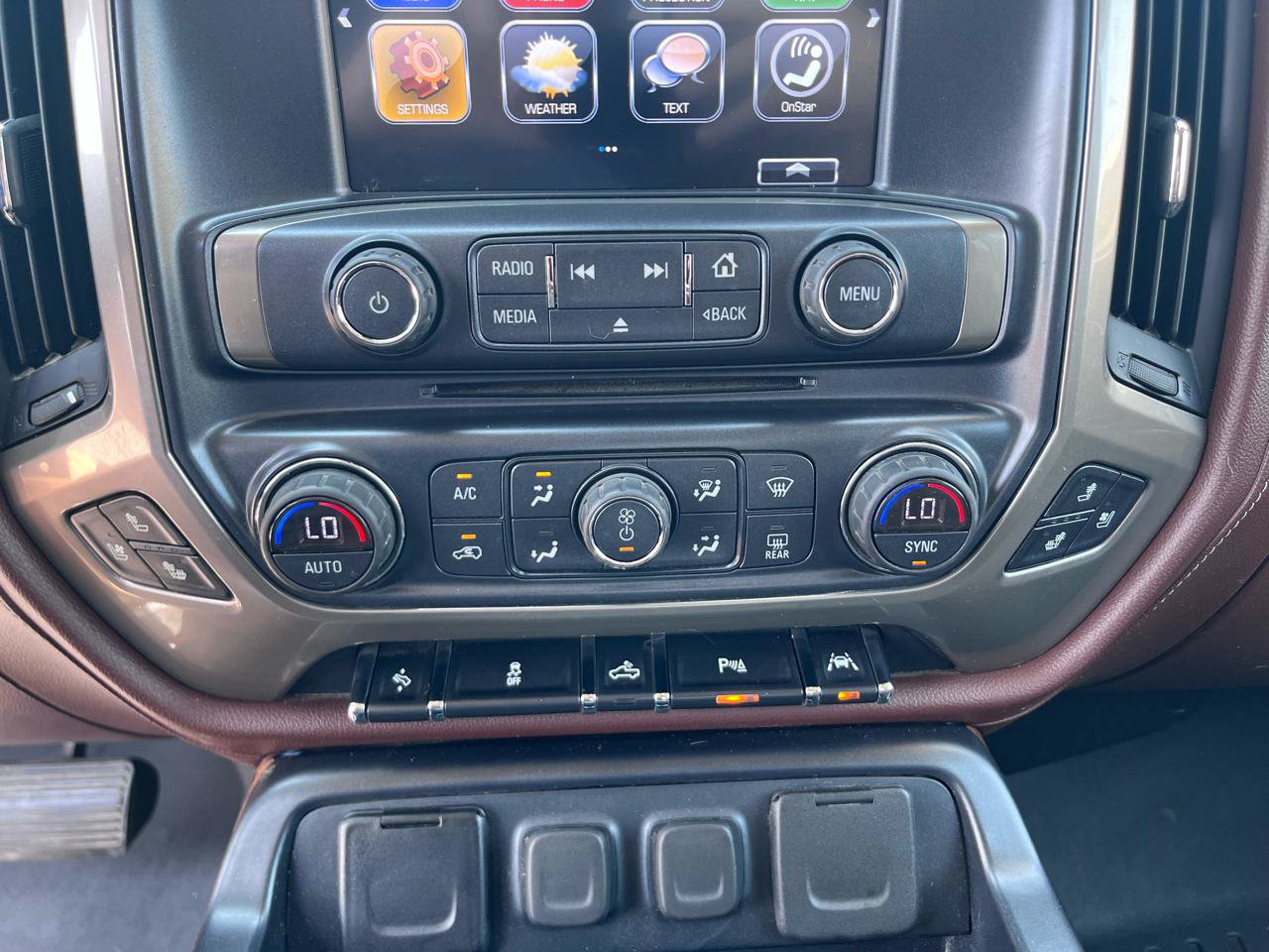 Used 2018 Chevrolet Silverado 1500 High Country AWD/4WD image 32