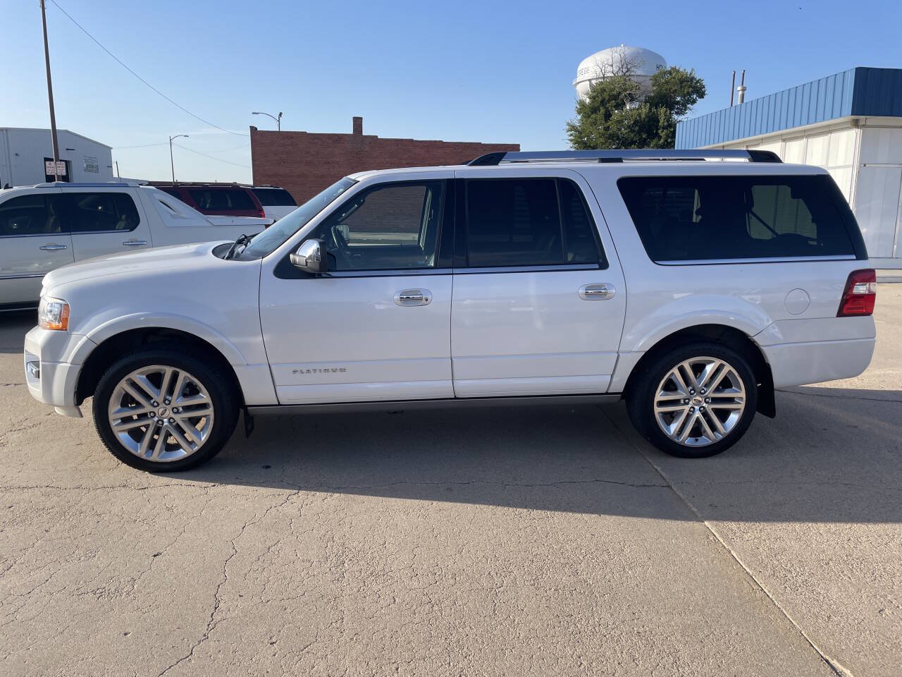 Used 2017 Ford Expedition EL Platinum AWD/4WD image 2