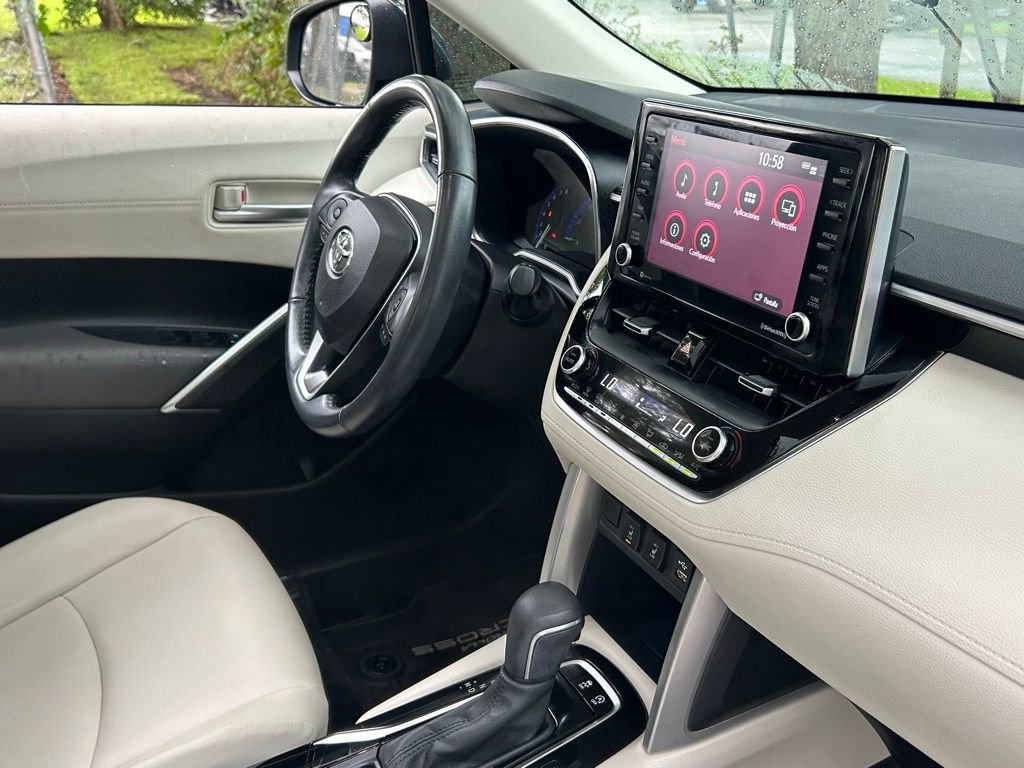 Used 2022 Toyota Corolla Cross XLE image 33