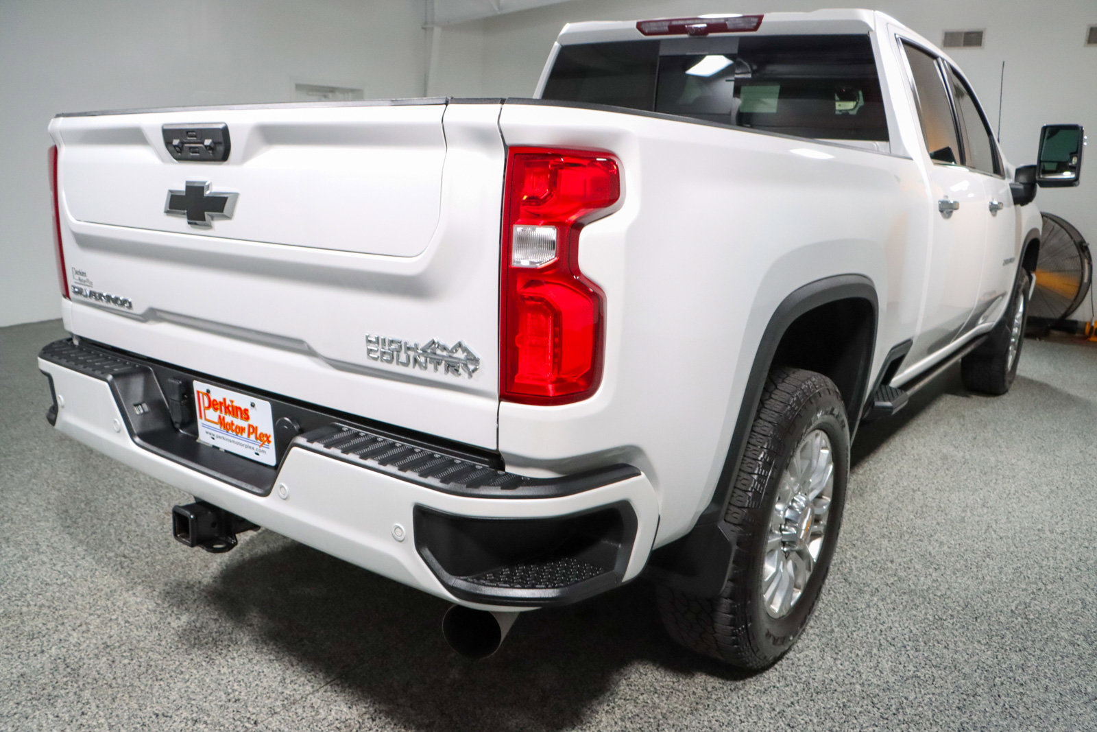 Used 2023 Chevrolet Silverado 2500 High Country w/ Z71 Off-Road Package image 7