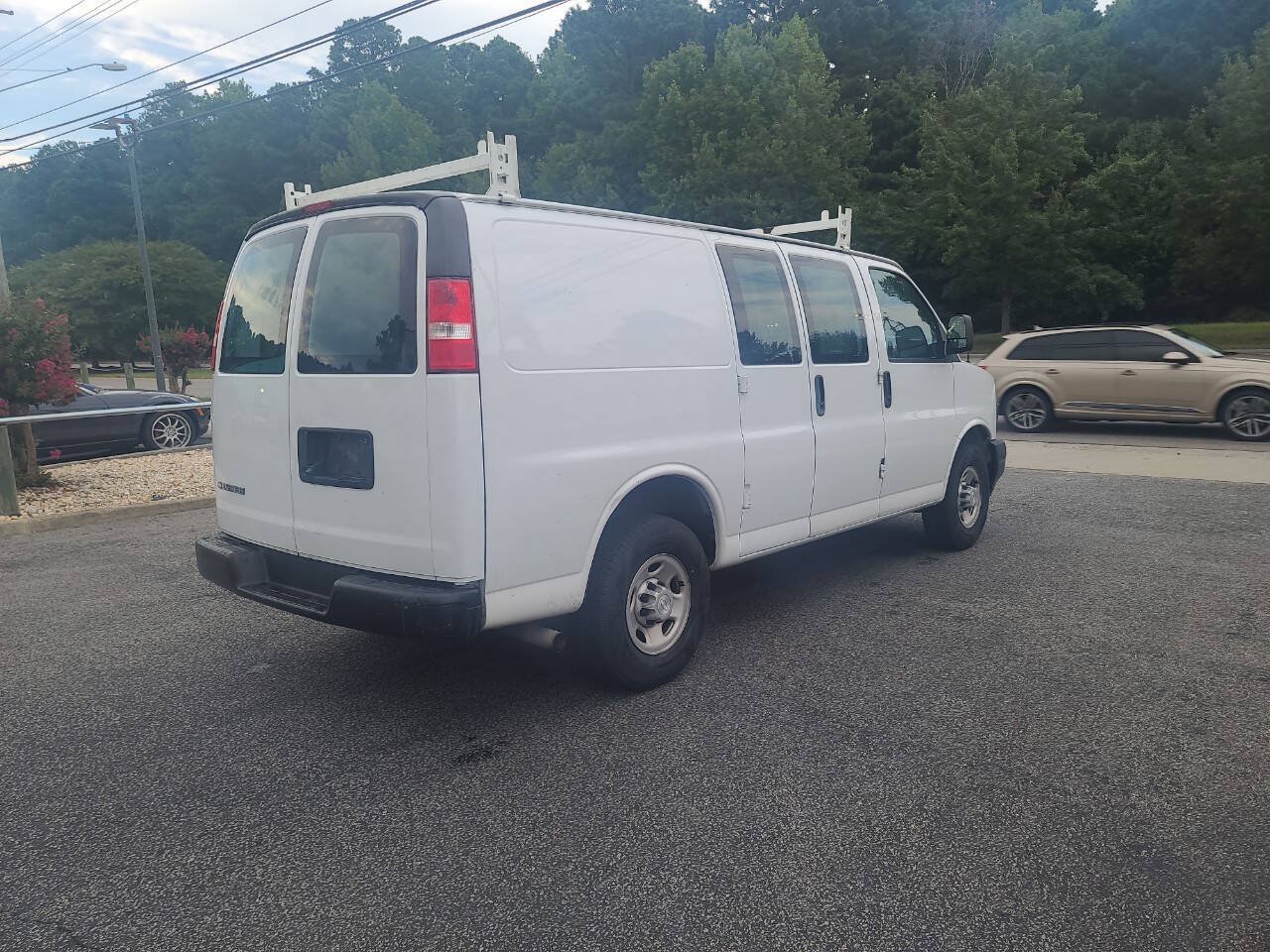 Used 2018 Chevrolet Express 2500 RWD image 7