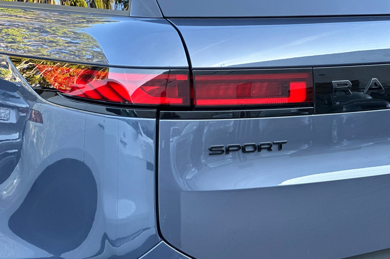 Used 2025 Land Rover Range Rover Sport SE image 14