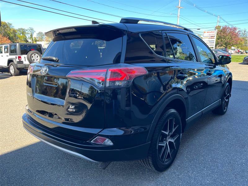 Used 2016 Toyota RAV4 SE image 3