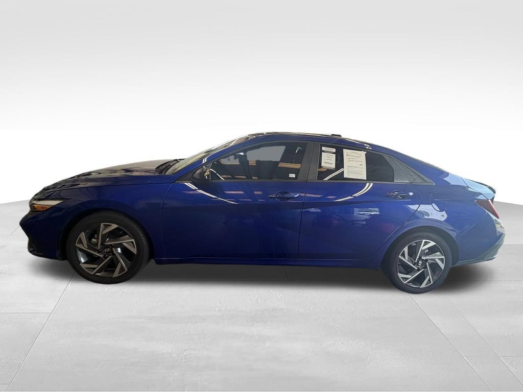 Used 2025 Hyundai Elantra Sport FWD image 3
