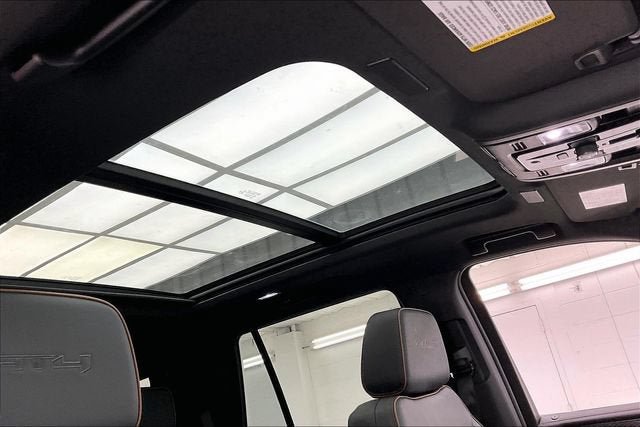 New 2026 GMC Yukon AT4 w/ AT4 Premium Package AWD/4WD image 10