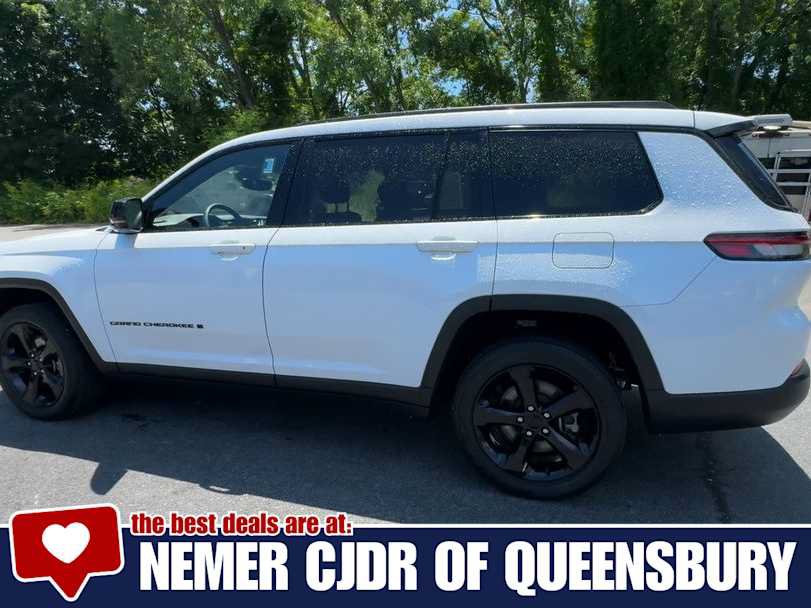 Used 2023 Jeep Grand Cherokee L Laredo AWD/4WD image 6