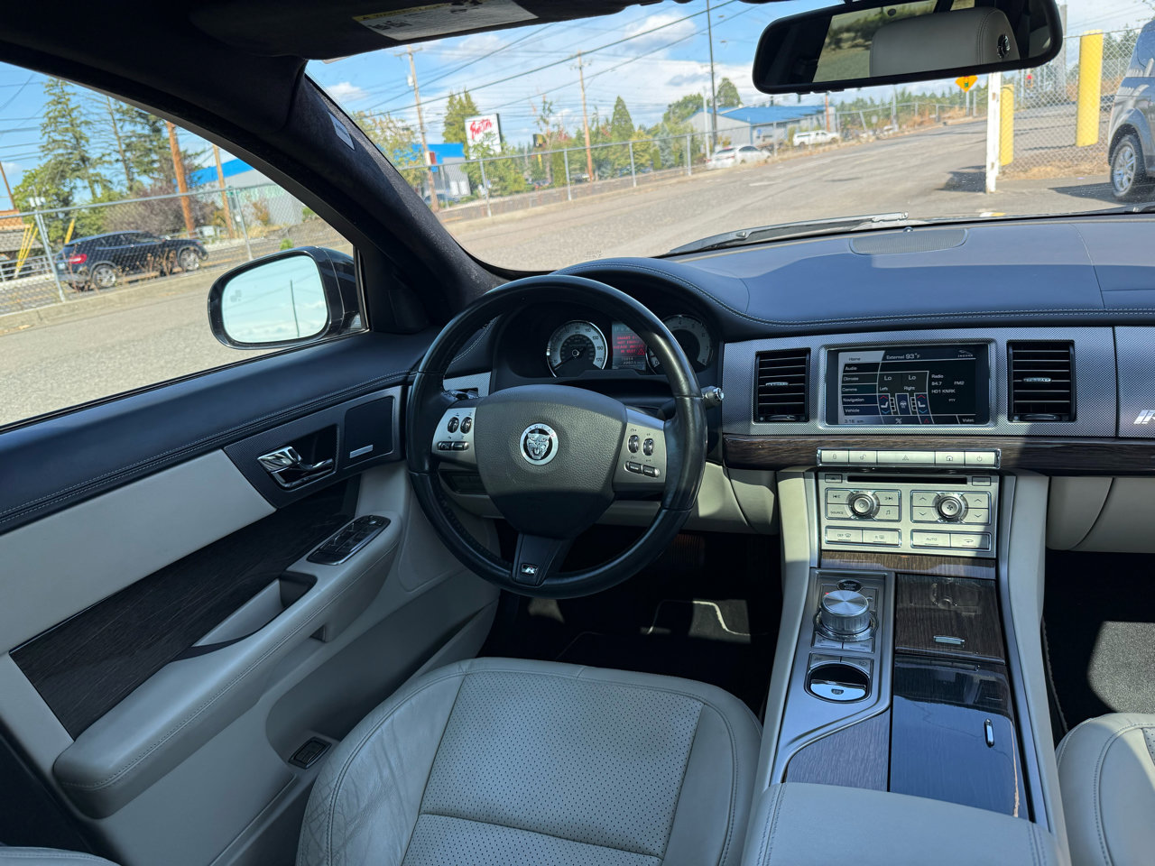 Used 2010 Jaguar XF R image 24