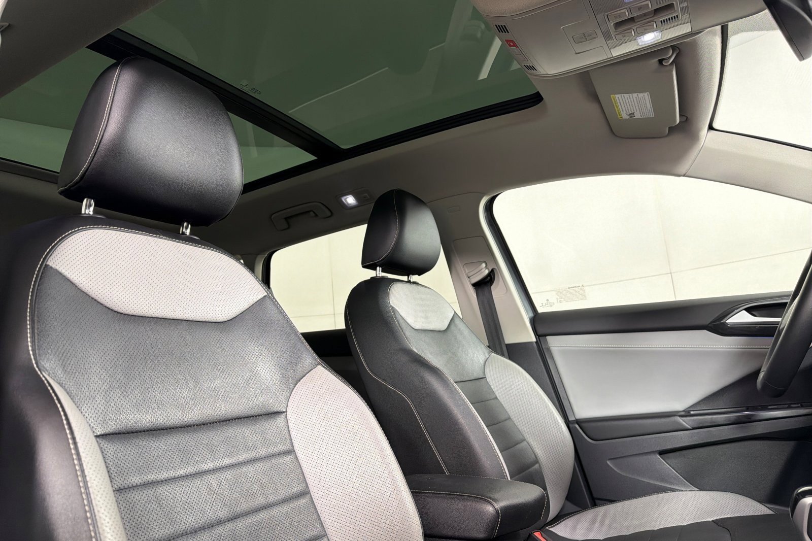 Used 2022 Volkswagen Taos SEL w/ Panoramic Sunroof Package image 16