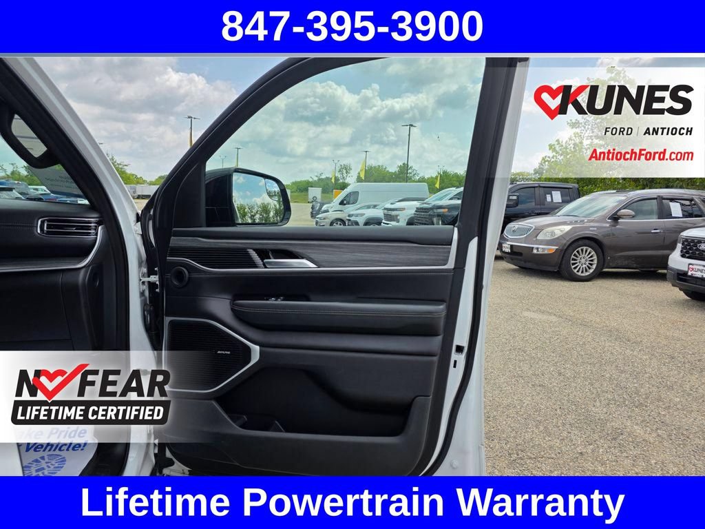 Used 2024 Jeep Wagoneer L Series II w/ Flexible Seating Group AWD/4WD image 37