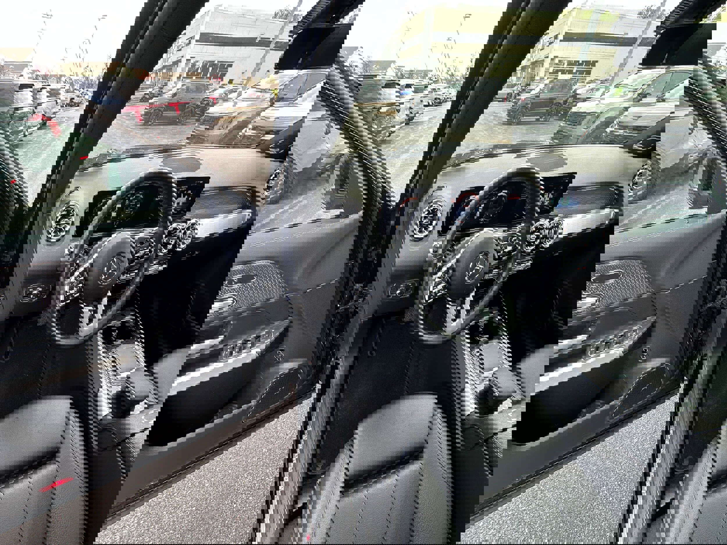 Used 2021 Mercedes-Benz GLB 250 4MATIC image 28